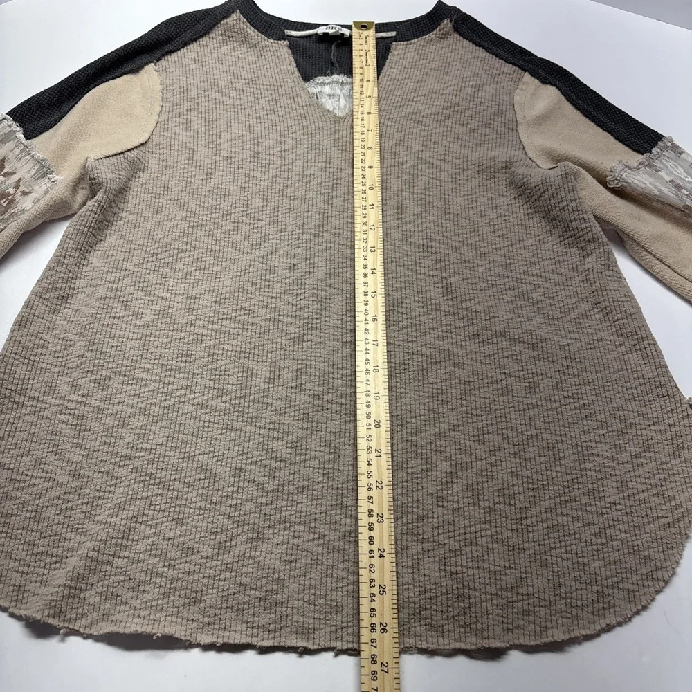 BKE Thermal Style Distressed Top With patch work Sleeves Sm‎